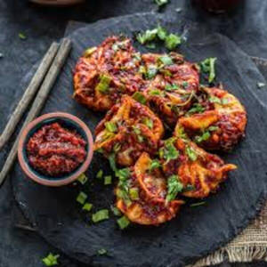 Veg Schezwan Momos (6 Pcs)