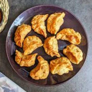 Veg Fried Momos (6 Pcs)