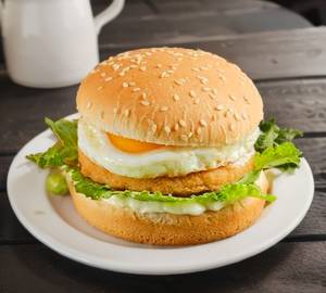 Crispy chicken & egg burger classic
