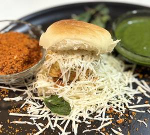 Butter Masala Roasted Vada Pav