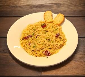 Spaghetti Aglio E Olio With Truffle Oil & Mushroom Pasta
