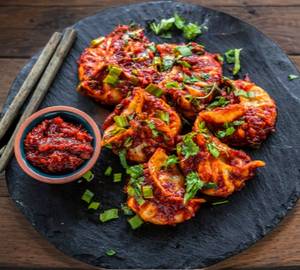 Veg Schezwan Momos [6 Pieces]