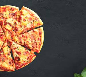 Baby Corn Spicy Pizza