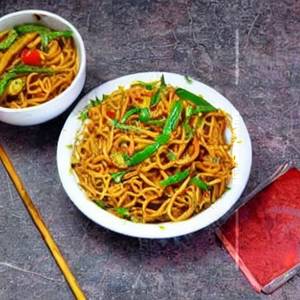 Paneer Noodles In Schezwan
