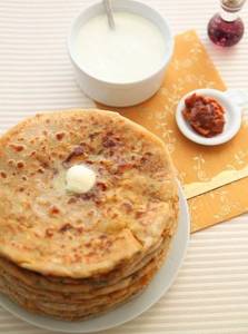 Aloo Paratha with Curd