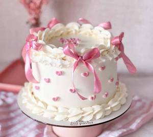 Truffle aesthetic bow cake