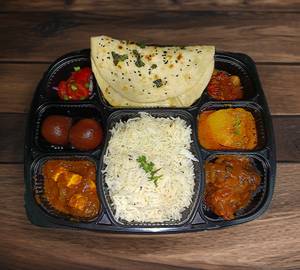 Special Veg Deluxe Thali