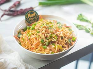 CHILLI GARLIC NOODLES