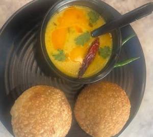 Pyaaz Kachori [1 Piece] + Aloo Sabzi