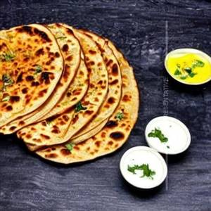 Butter chicken paratha [full]
