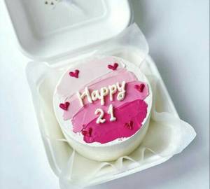 Classic vanilla birthday bento cake