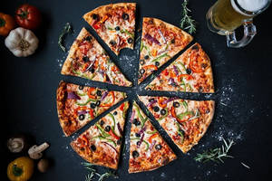 Burnt Chilli Garlic Paneer Pizza