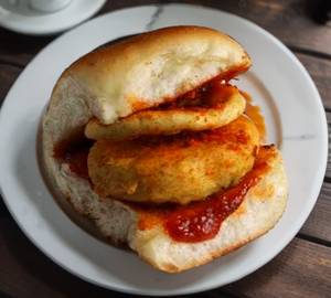 Schezwan Vadapav