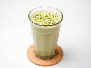 Banana, Date & Pistachio Smoothie