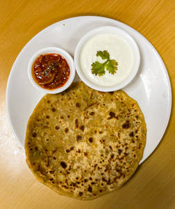Aloo Pyaz Paratha With Curd