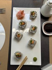 California Rainbow Roll 