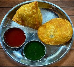 Khasta Kachori {1Pcs} With Samosa {1Pcs}