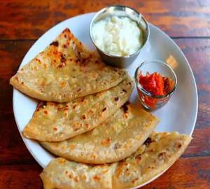 Aloo paratha 4 pices