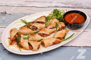 Chicken Spring Roll (8 Pcs)