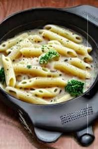 White sauce cheesy pasta