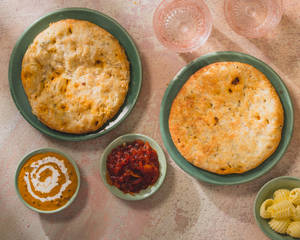 Mutton Achaari Kulcha With White Butter, Dal Makhani & Tomato Murabba