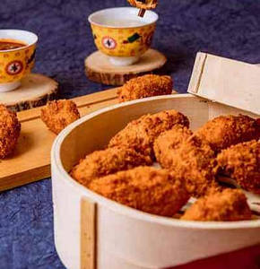 Whole Wheat Kurkure Spinach Corn Dumpling (Wheat Momos) [8 Pieces]