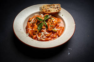 Chicken Pasta In Red Sauce