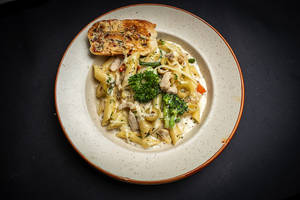 Veg. Pasta In White Sauce