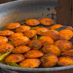Fried idli in podi masala