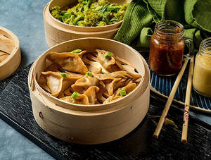 Whole Wheat Steamed Veggie Dumpling (Wheat Momos) [8 Pieces]