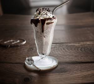 Kitkat shake with brownie