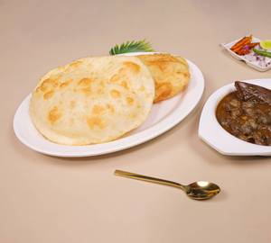 Chole Bhature [2 Pcs]