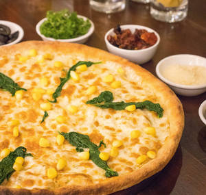 Spinach And Corn Pizza