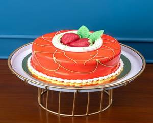 Strawberry Standard Round Cake (500gm)