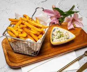 French Fries With Garlic Mayo