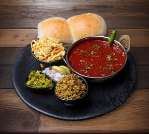 Schezwan Puneri Misal Pav