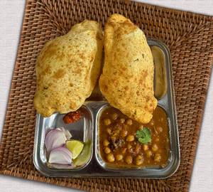 Chhole Bhature (2pcs. Bhature)