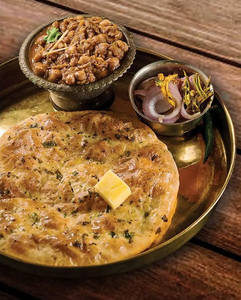 Aloo Pyaaz Paneer Kulcha (special) With Chana Punjabi