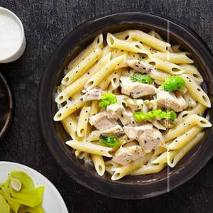 Chicken Pasta In White Sauce ( Alfredo)
