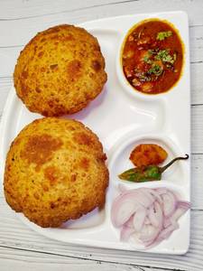 Bedmi Puri With Aloo Sabji