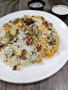 Veg Hyderabadi Dum Biryani [400 grams]