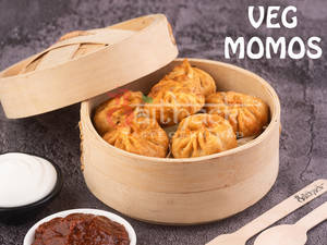 Veg Momos [6 Pieces]