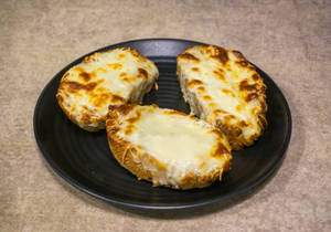 Cheese garlic bread