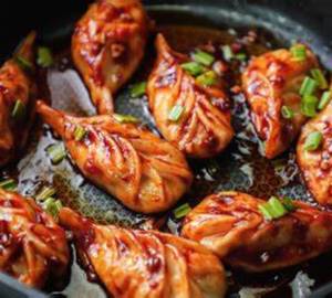 Chicken Red Cheese Barbeque Momos (6 Pcs)
