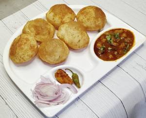 Puri Sabji With Raita