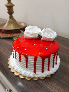 Strawberry Premium Cake (eggless)