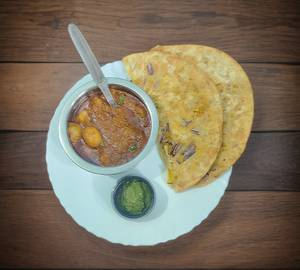 Aloo paratha with dum aloo