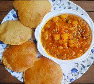 Gravy Sabji With 4 Poori