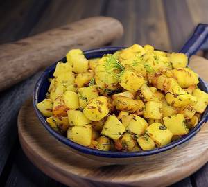 Jeera Aloo With 4 Poori