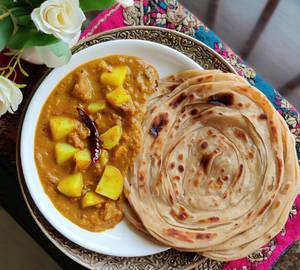 Gravy Sabji With 4 Paratha